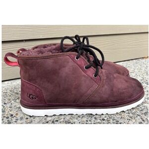 UGG Neumel Cordovan Chukka Boots Burgundy Suede Sheepskin Lined Men's Size 10